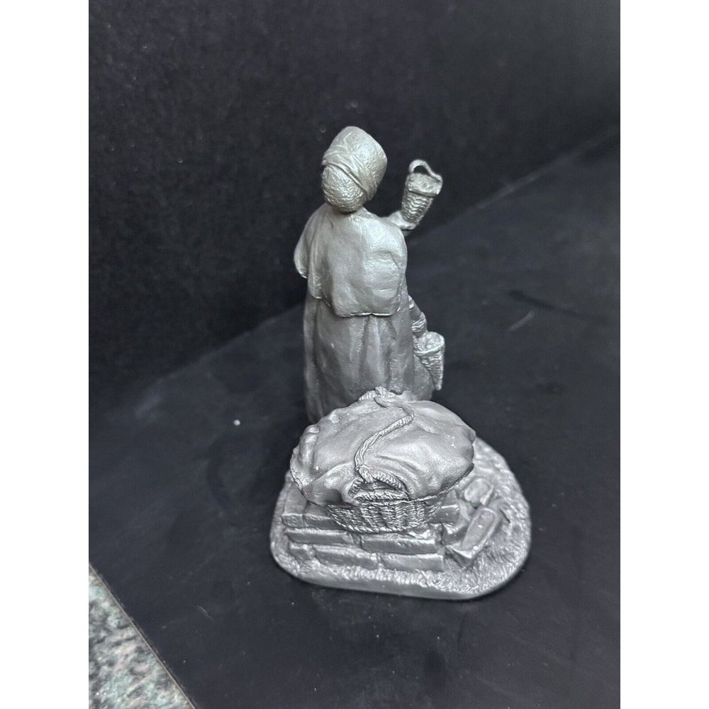 The Strawberry Girl Franklin Mint 1977 Pewter Figurine - Picture 4 of 9